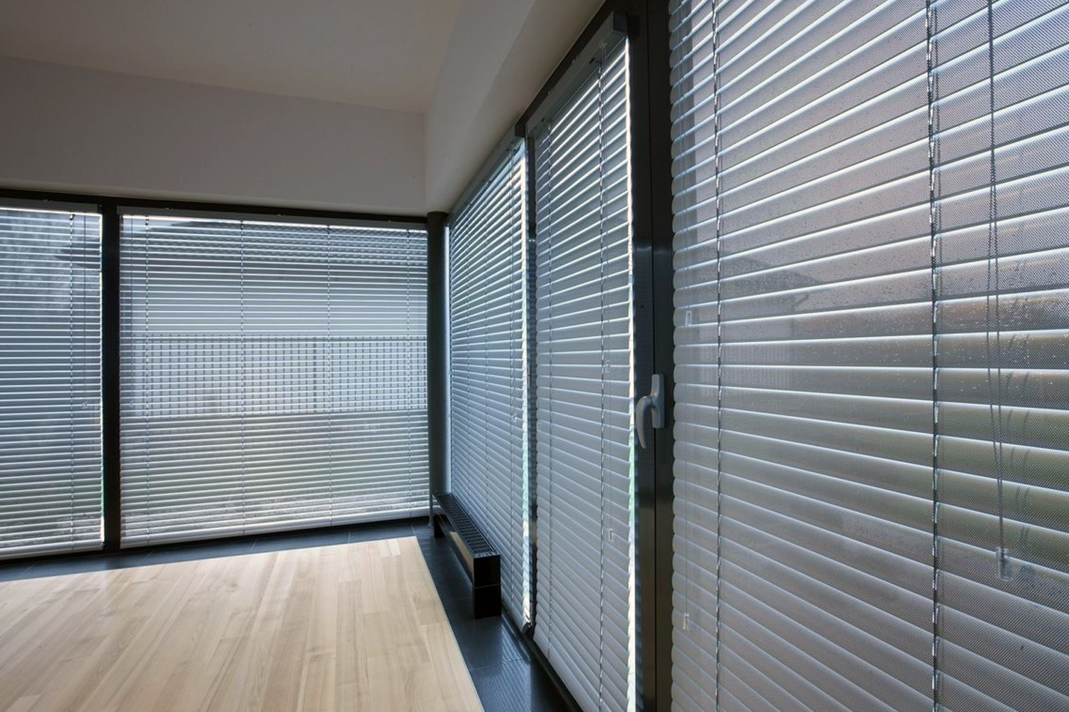 Горизонтальные алюминиевые жалюзи